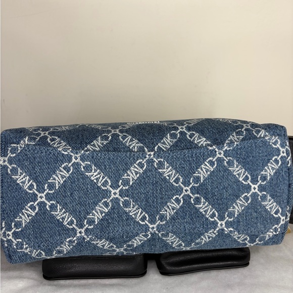 Michael Kors Dakota Medium Pocket Shoulder Bag - Picture 5 of 10